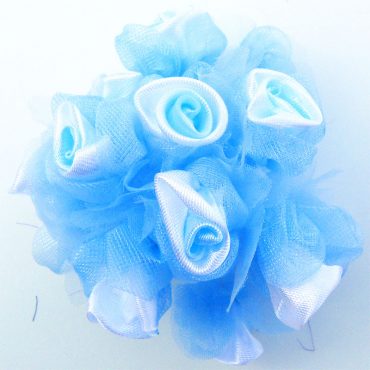 FLORES DE TELA CON CINTA SATIN 8356 CELESTE 12PCS